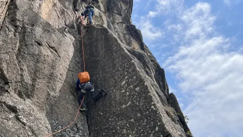 獅子山天然岩壁與周邊山林